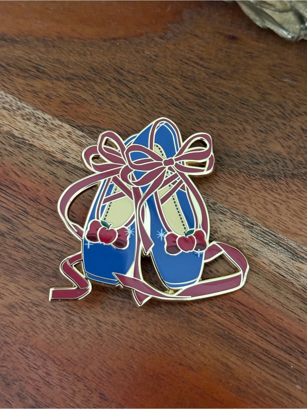 Pink à la mode PALM Disney Princess Snow White Ballet Slippers pin